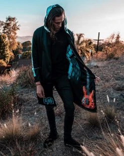 SULLIVAN KING X SCUMMY BEARS - SKULLIVAN - CLOAK 11 SULLIVAN KING X SCUMMY BEARS - SKULLIVAN - CLOAK