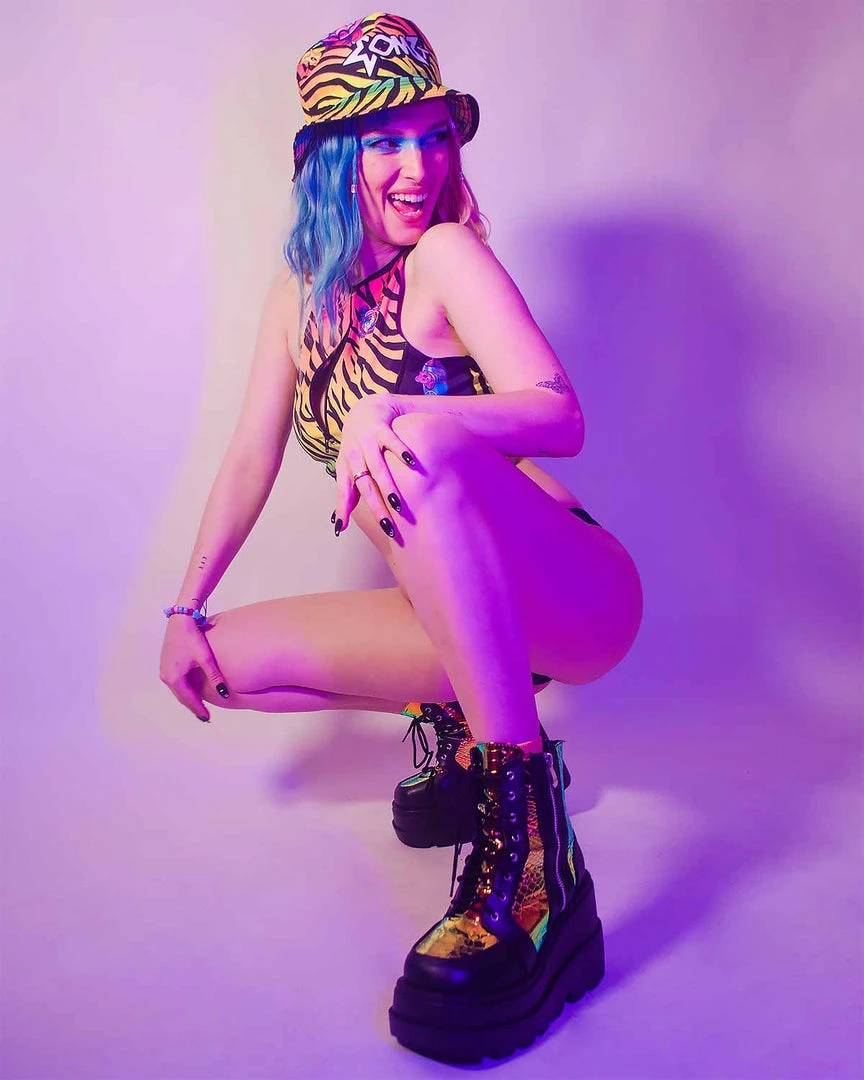 COM3T X SCUMMY BEARS - SPACE KANDI - BUCKET HAT 5 COM3T X SCUMMY BEARS - SPACE KANDI - BUCKET HAT